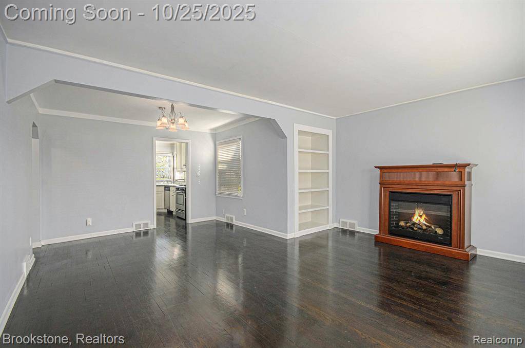 Grosse Pointe Woods, MI 48236,1828 Lochmoor Boulevard