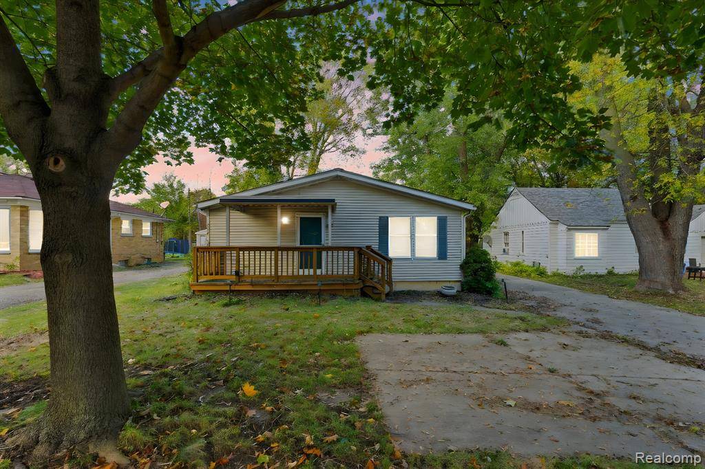 Waterford Twp, MI 48328,990 Voorheis Road