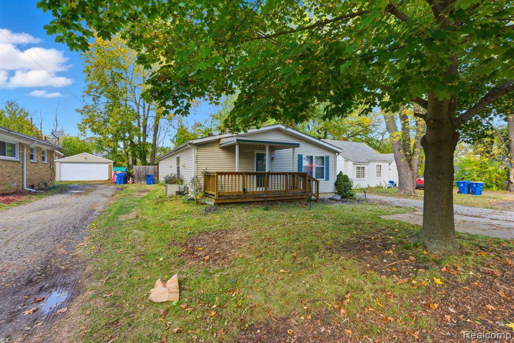 Waterford Twp, MI 48328,990 Voorheis Road