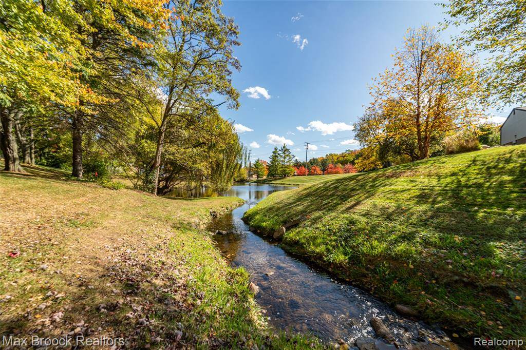 Northville, MI 48167,862 Yorktown Court