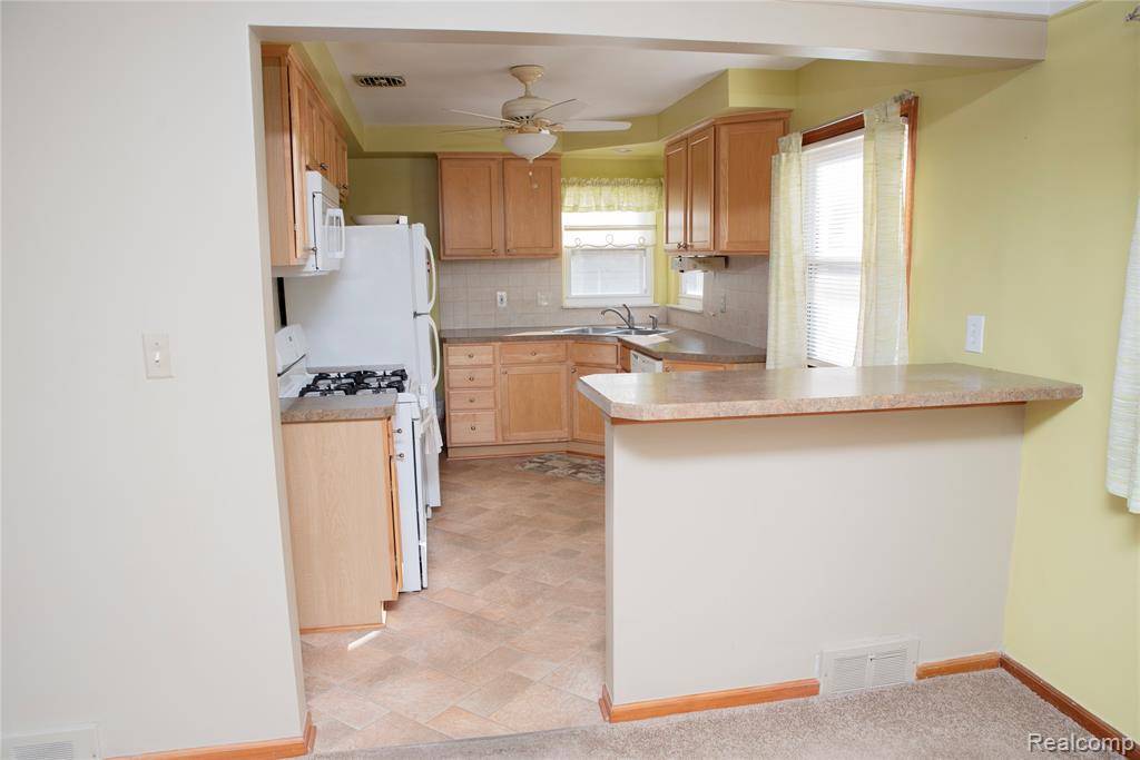 Allen Park, MI 48101,9807 Seavitt Drive