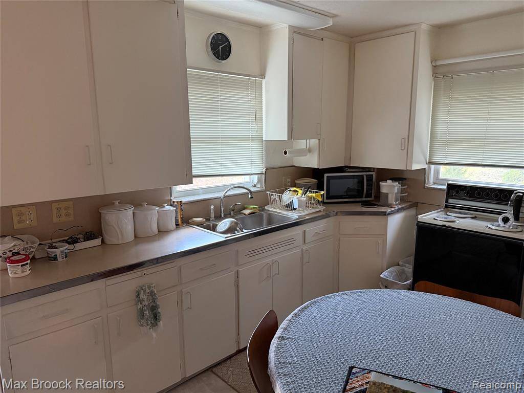West Bloomfield Twp, MI 48323,6433 Walnut Lake Road