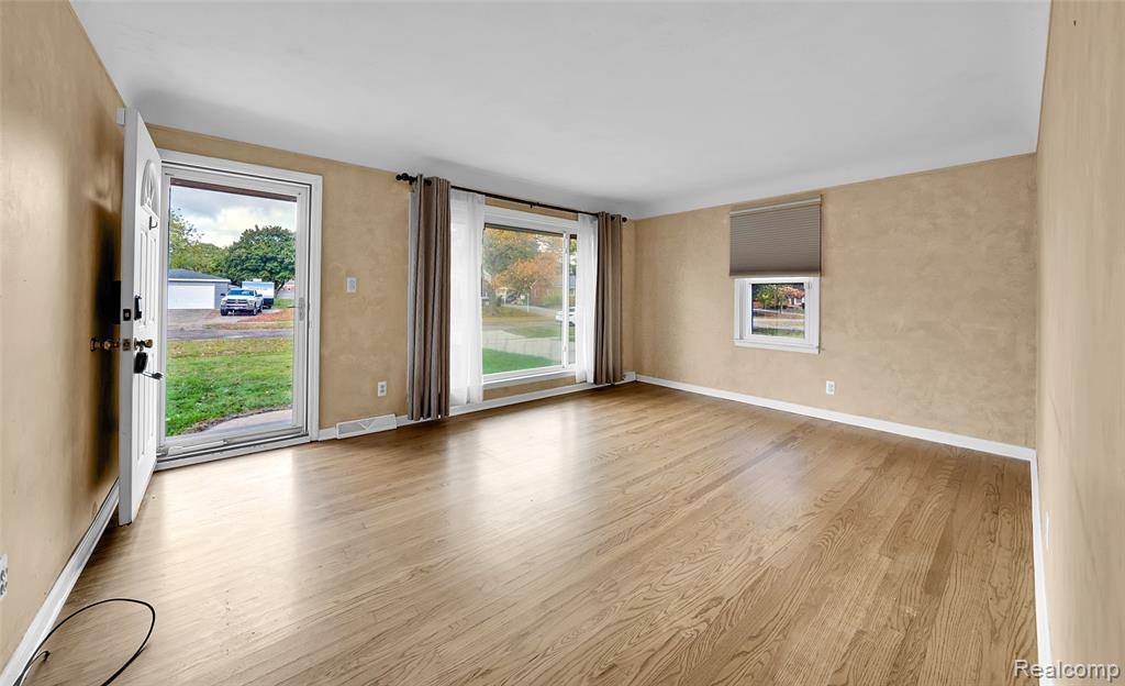 Waterford Twp, MI 48329,4073 Silver Birch Drive