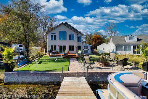 Hamburg Twp, MI 48116,8819 LAGOON Drive