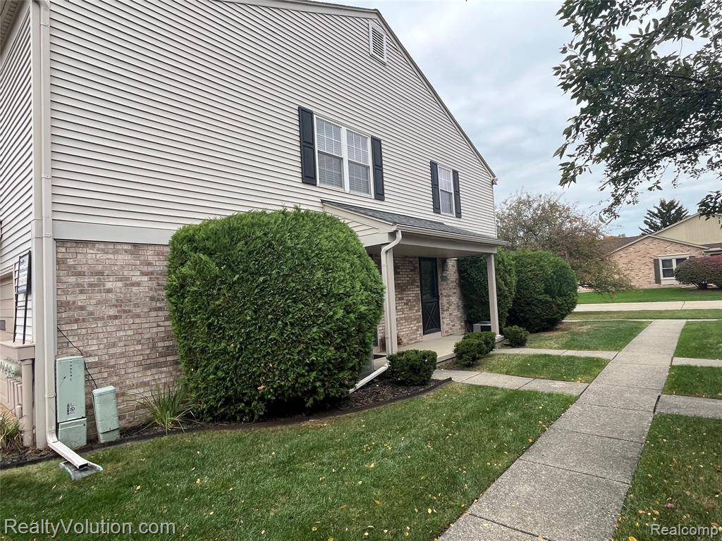 Clinton Twp, MI 48038,15854 Charleston Drive