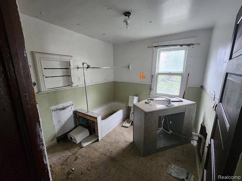 Detroit, MI 48213,5115 Seyburn Street