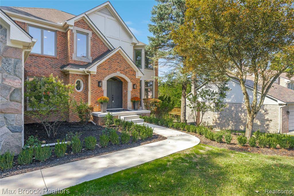 West Bloomfield Twp, MI 48322,7219 Oakwood Drive