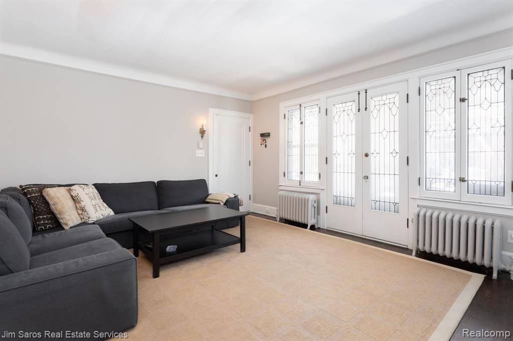 Grosse Pointe, MI 48230,922 Nottingham Road