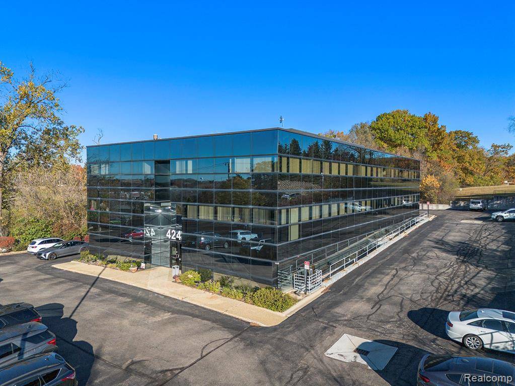 Novi, MI 48377,42450 W 12 Mile Rd Road 300
