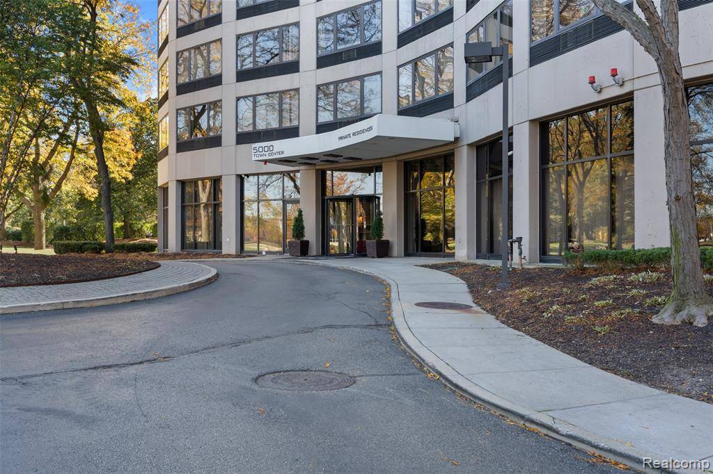 Southfield, MI 48075,5000 Town Center Center 306