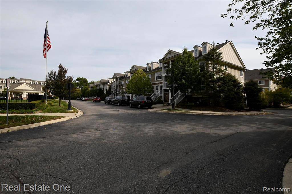 Troy, MI 48083,1084 FAULKNER Bldg#: D