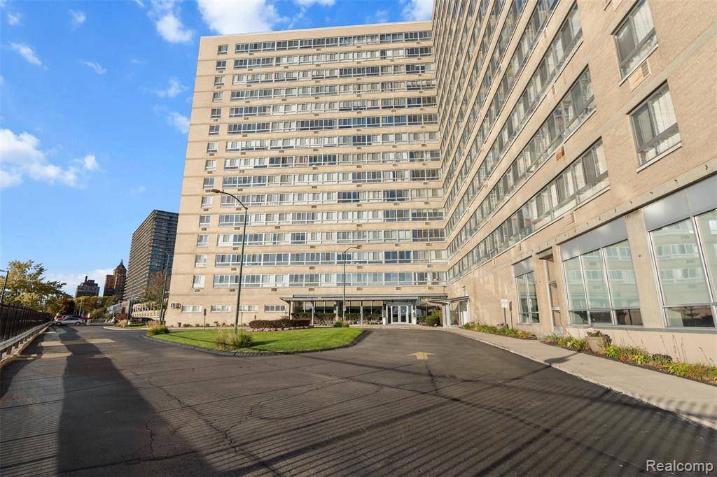 Detroit, MI 48214,8900 E Jefferson Avenue 605