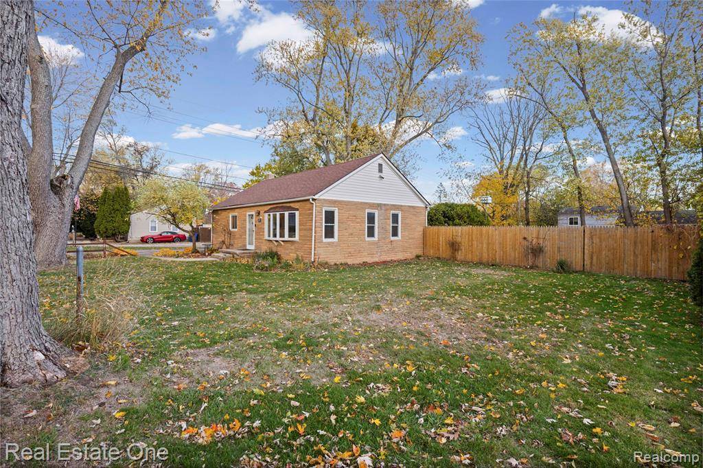 Waterford Twp, MI 48327,1029 Monica Place