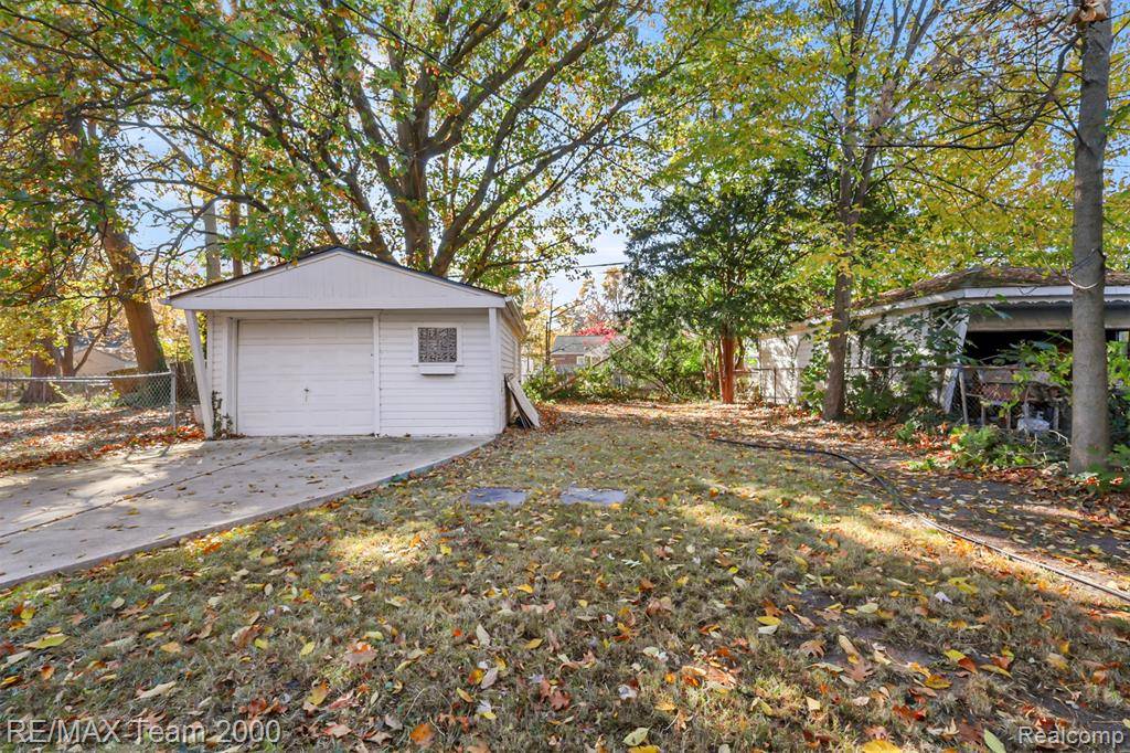 Harper Woods, MI 48225,20602 Kenmore Avenue