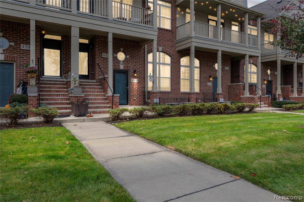 Walled Lake, MI 48390,460 Old Pine Way 16