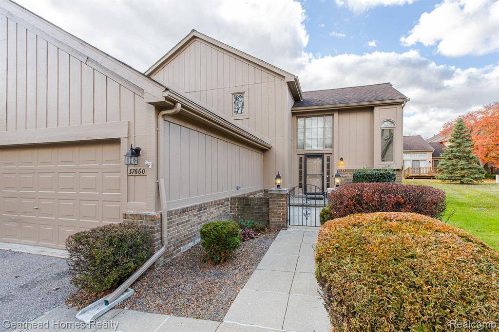 Livonia, MI 48152,37660 N Laurel Park Drive 66