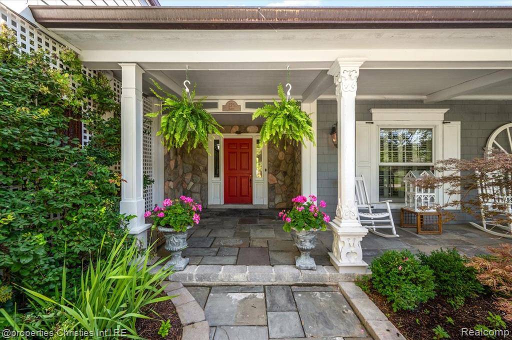 Bloomfield Hills, MI 48304,275 BARDEN Road