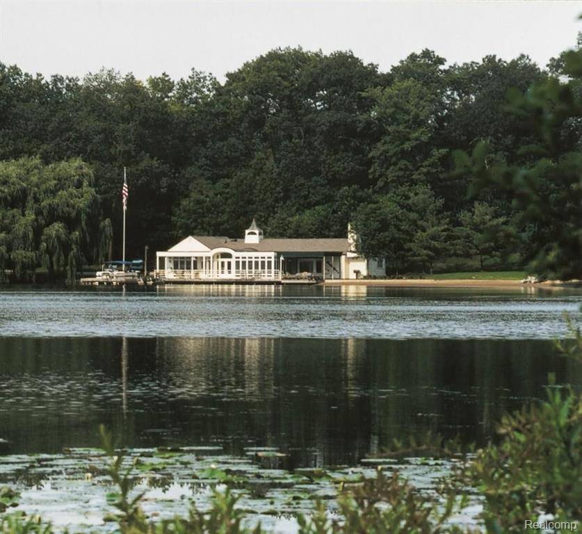 Bloomfield Twp, MI 48302,2623 TURTLE SHORES