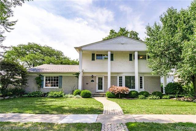 Grosse Pointe Woods, MI 48236,541 S ROSEDALE CRT