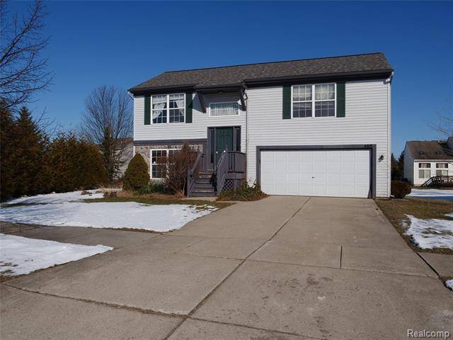 Fenton, MI 48430,469 ANDOVER WOODS CRT