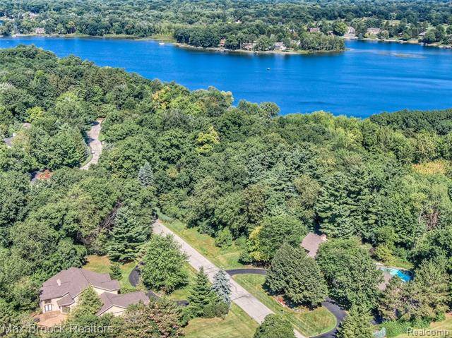 Orchard Lake Village, MI 48323,4419 CRANBROOK Trail