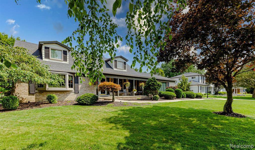 Grosse Ile Twp, MI 48138,8062 BURNING BUSH Road