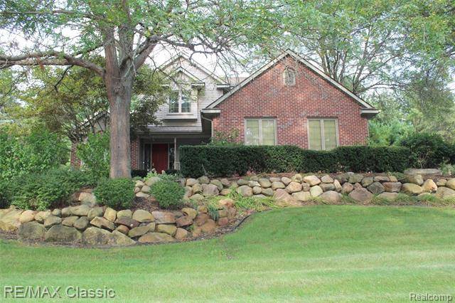 Brighton, MI 48116,8117 HILLSIDE LAKES Drive