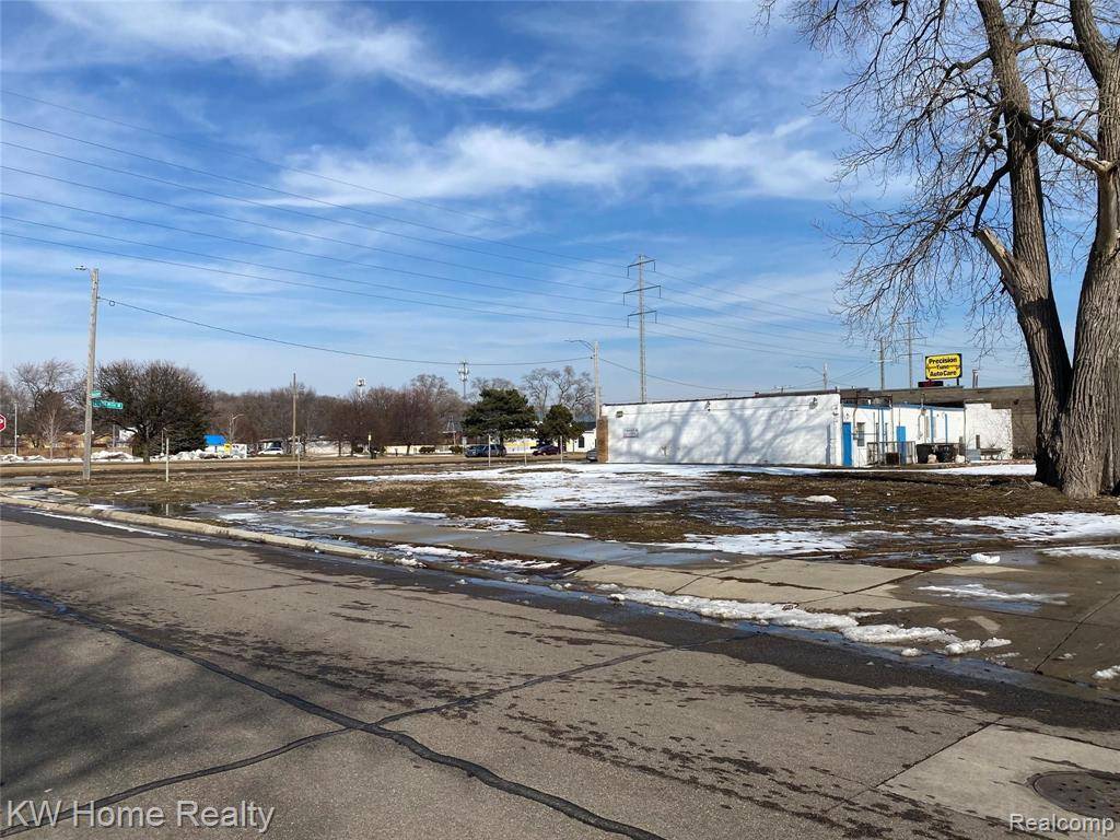 Detroit, MI 48221,8143 W 8 MILE Road