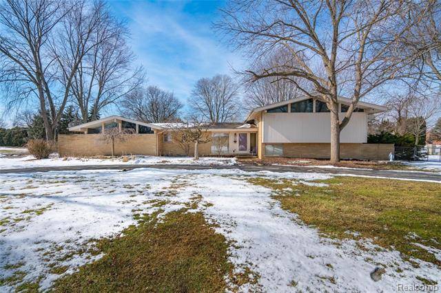 Clinton Township, MI 48036,38123 E HORSESHOE Drive