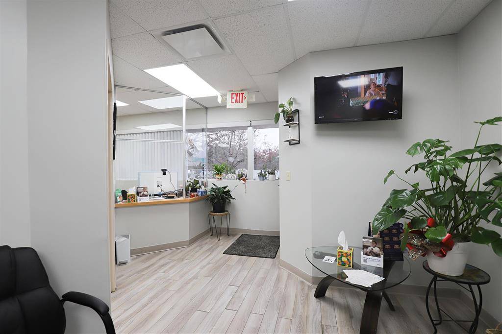 Flint Twp, MI 48532,G4007 W Court Street Suite G2