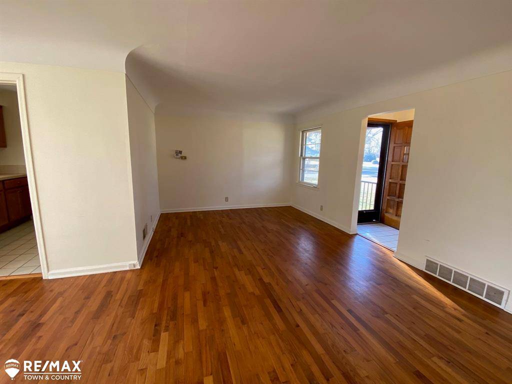 Flint Twp, MI 48532,6007 Corunna Road