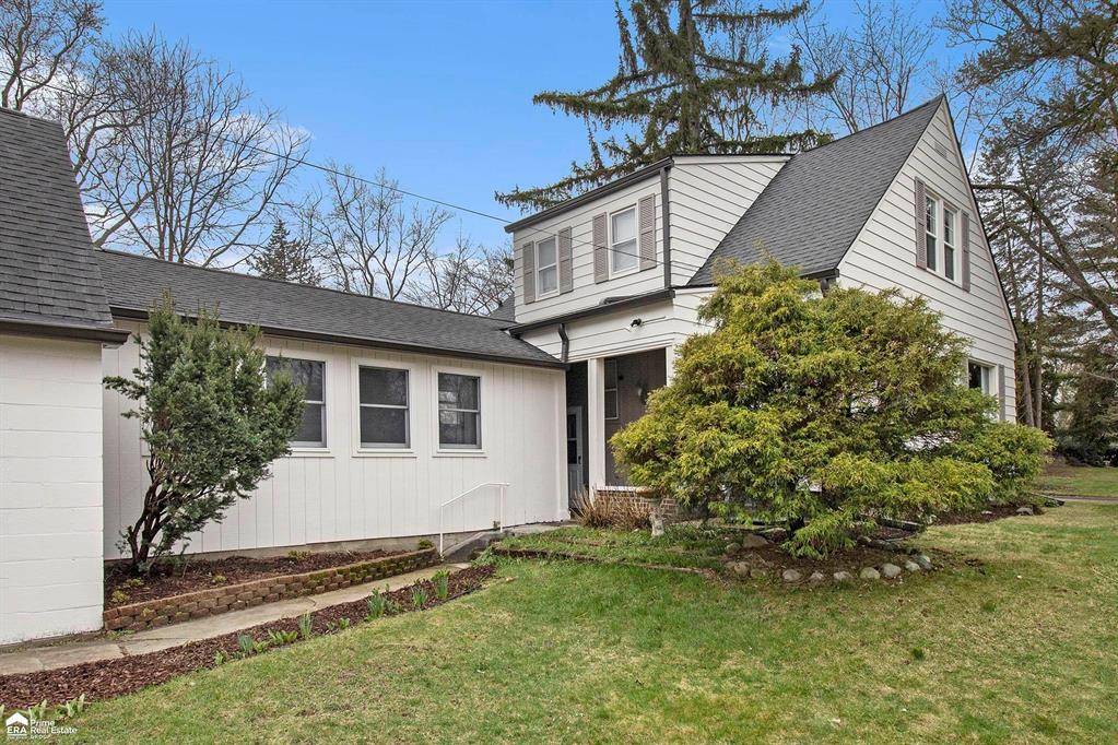 Waterford Twp, MI 48328,2396 Montroyal Avenue
