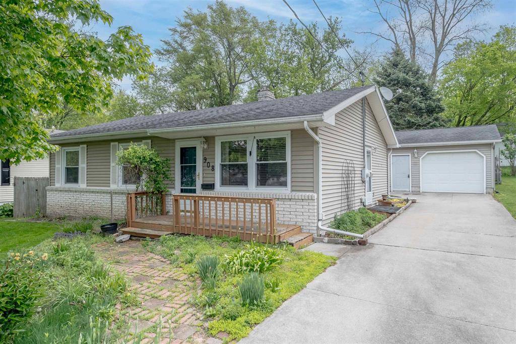 Fenton, MI 48430,908 N East Street