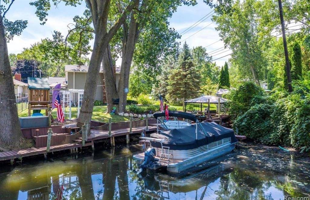 Fenton Twp, MI 48430,12147 Torrey Road