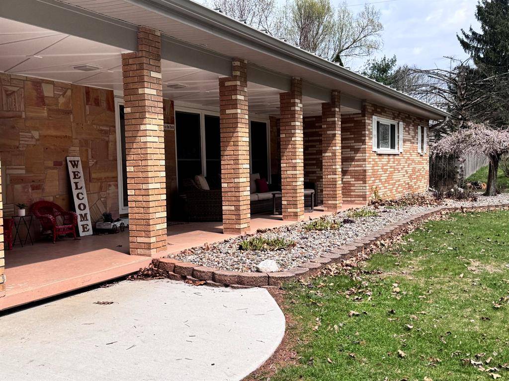 Jonesville, MI 49250,439 Parkwood Drive