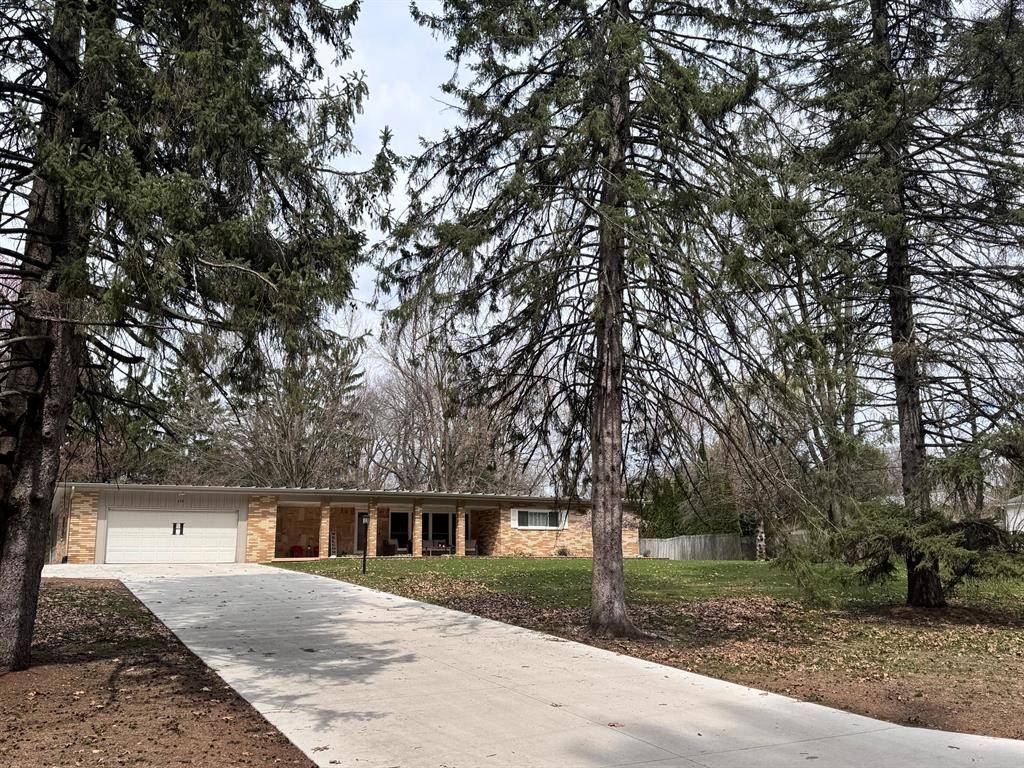 Jonesville, MI 49250,439 Parkwood Drive