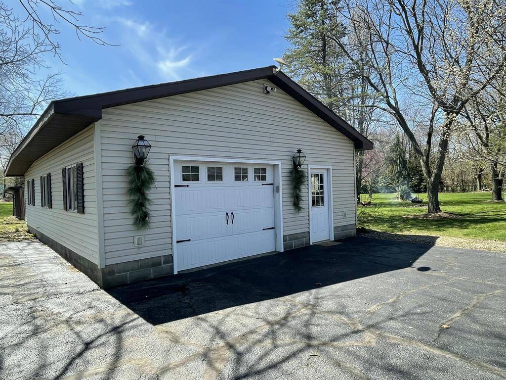 Jonesville, MI 49250,331 Jonesville Road