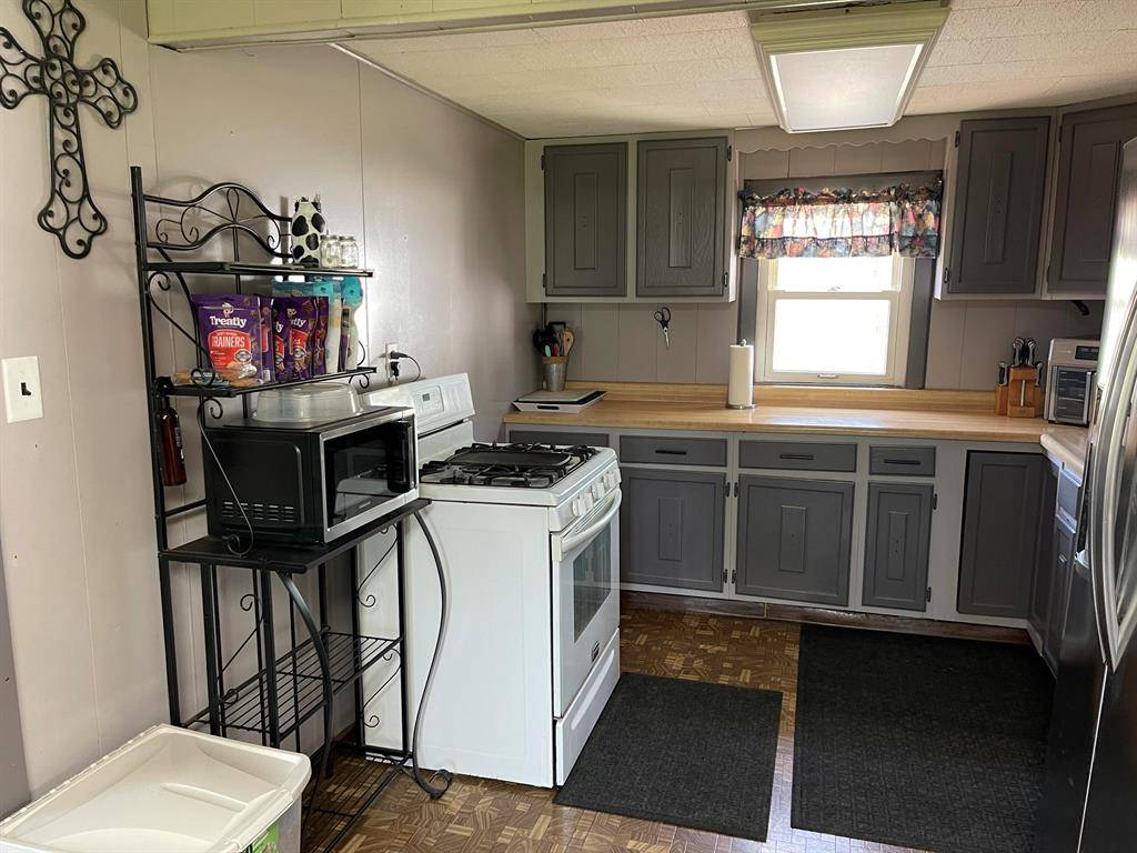 Leoni Twp, MI 49254,212 Gilman Road