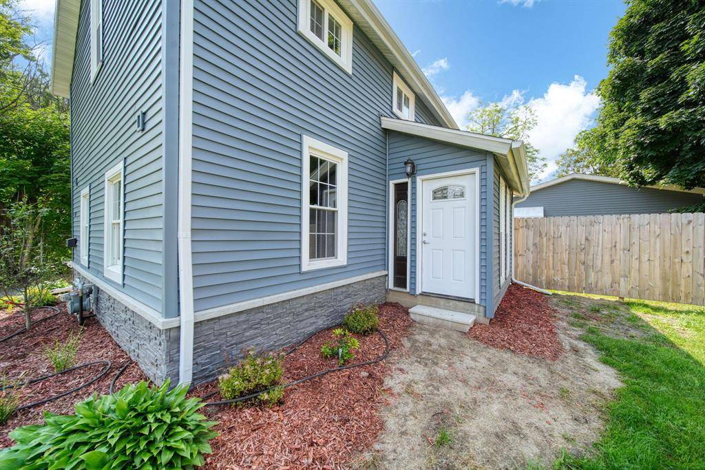 Jackson, MI 49201,911 E Ganson Street