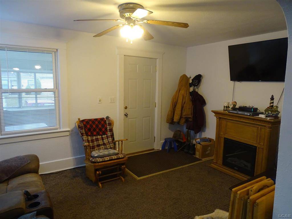 Jackson, MI 49202,911 N Blackstone Street