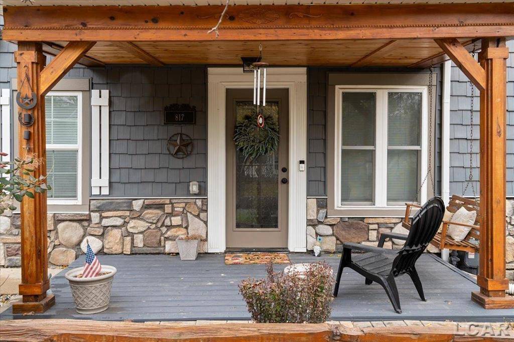 Adrian, MI 49221,817 N Locust Street