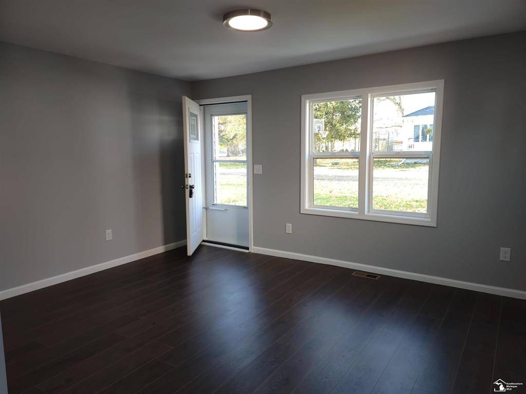 Cambridge Twp, MI 49230,113 Walnut Street