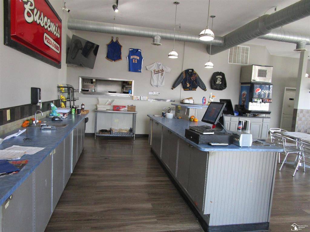 Frenchtown Twp, MI 48162,5071 N Dixie Highway