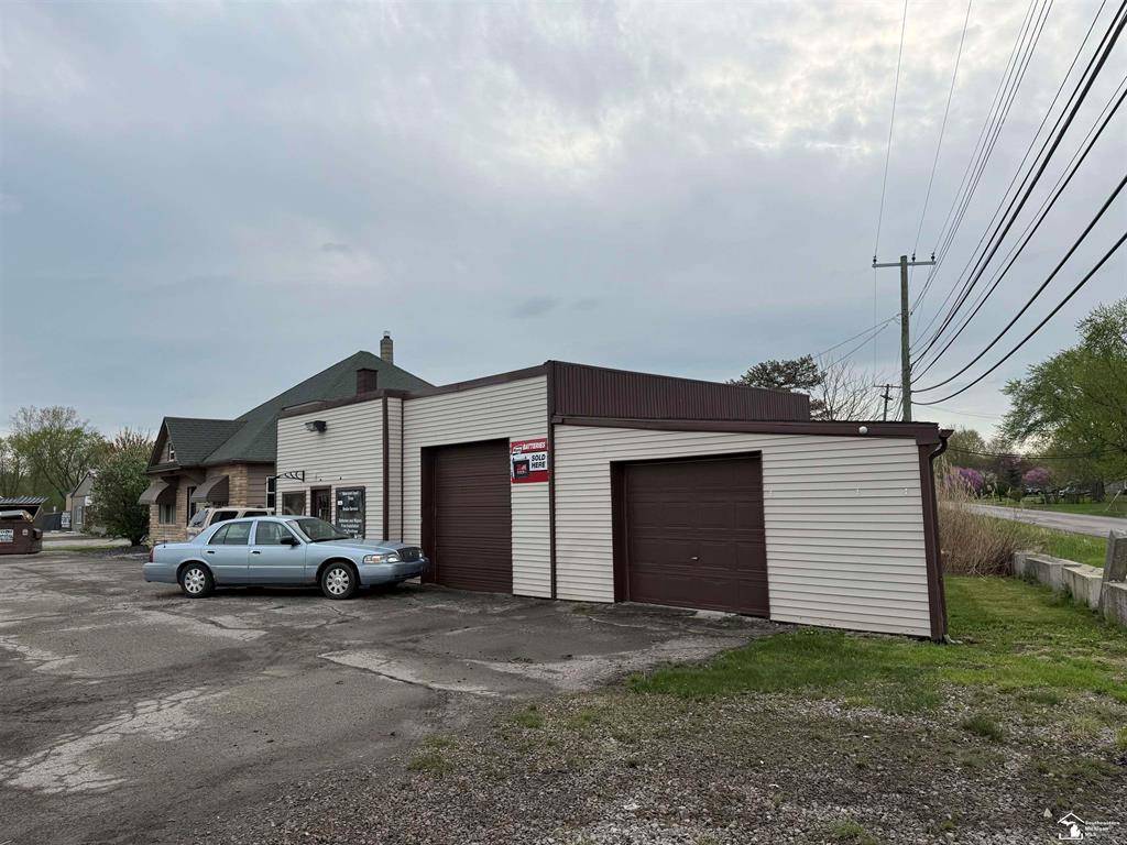 Ash Twp, MI 48117,12010 Telegraph Road Unit 1