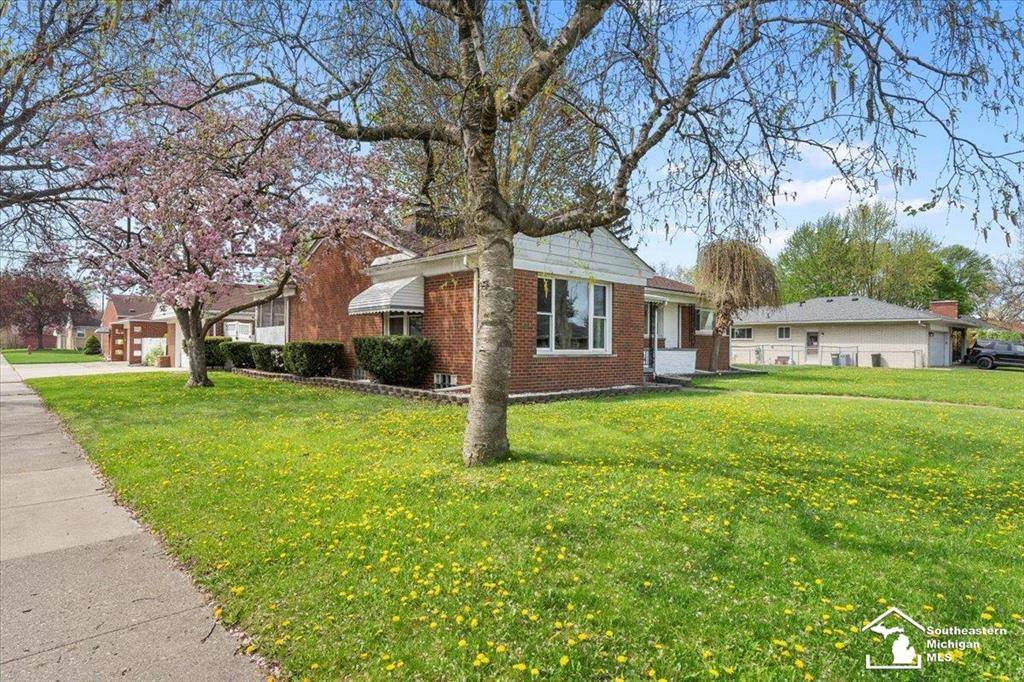 Center Line, MI 48015,8190 Bernice Street