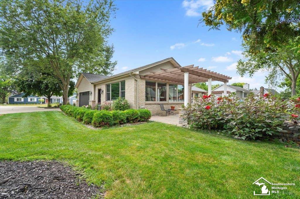 Grosse Ile Twp, MI 48138,24575 Halley Crescent Drive
