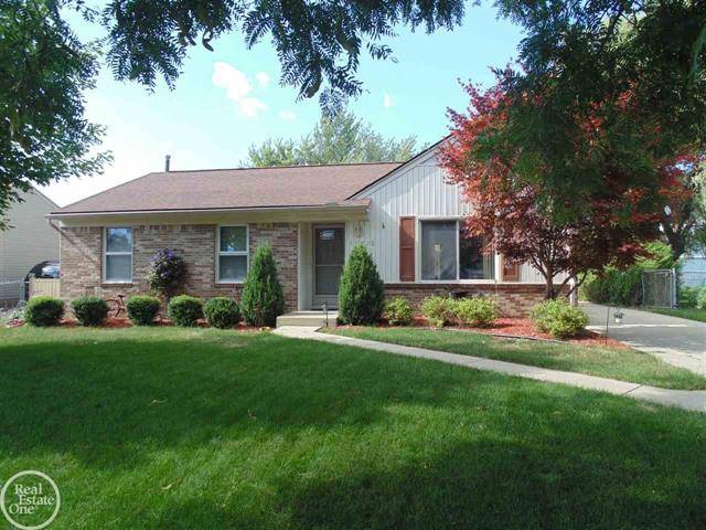 Macomb, MI 48044,16395 Sudbury Ct