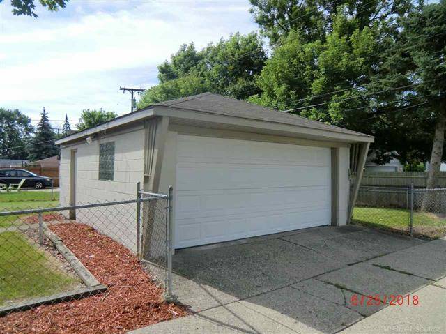 Harper Woods, MI 48225,20604 Roscommon