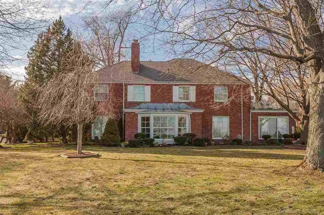Grosse Pointe Farms, MI 48236,407 LAKE SHORE