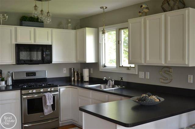 Macomb Twp, MI 48044,21743 Sue Ellen